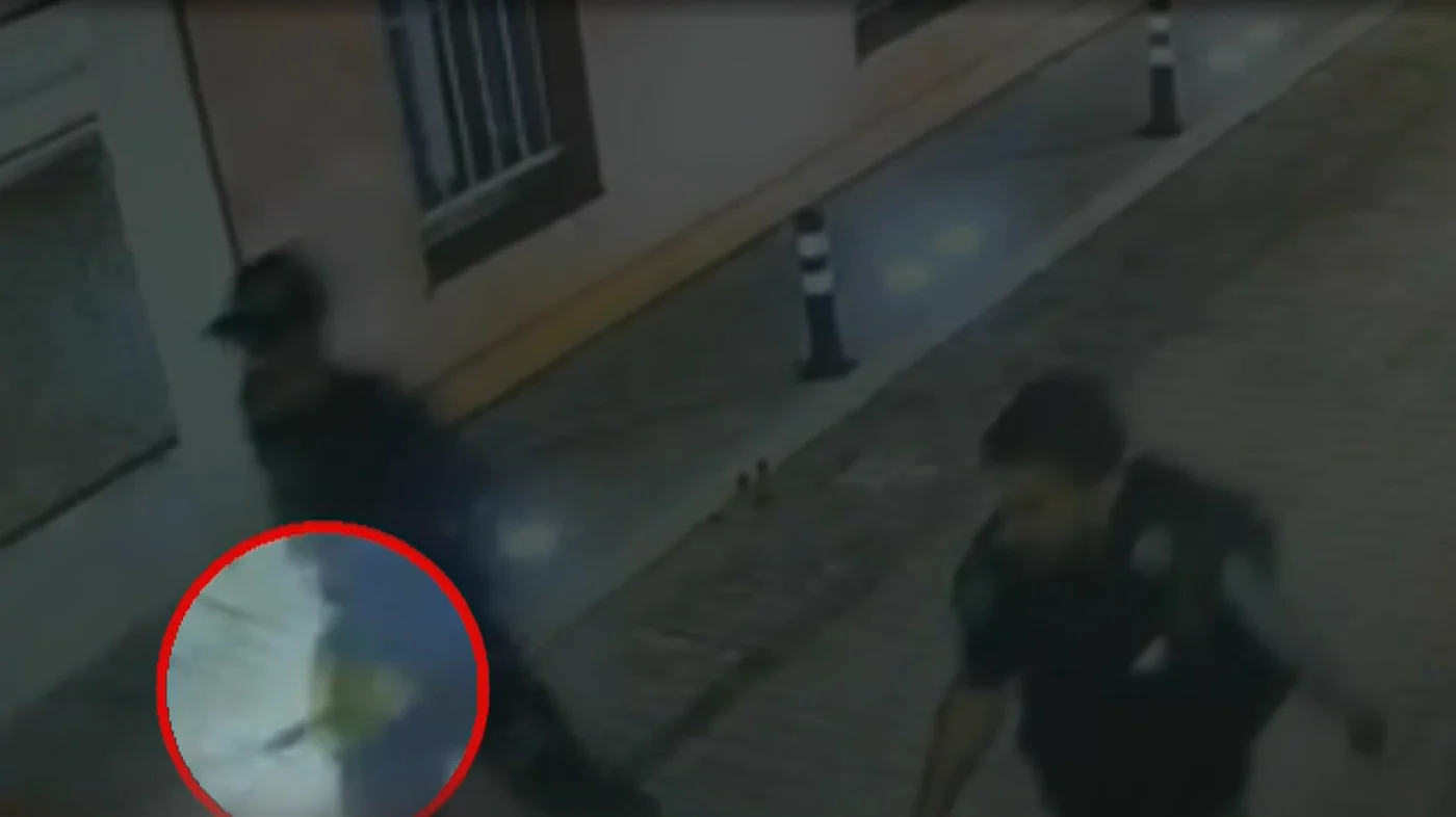 Πλάκα: Το βίντεο με το πλιάτσικο πόρτα πόρτα των δραστών