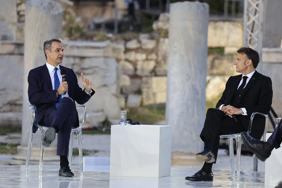Μητσοτάκης και Μακρόν στη Ρωμαϊκή Αγορά Αθηνών