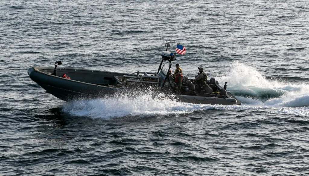 αμερικανικό πολεμικό ναυτικό αραβική θάλασσα ιρανικό πλοίο