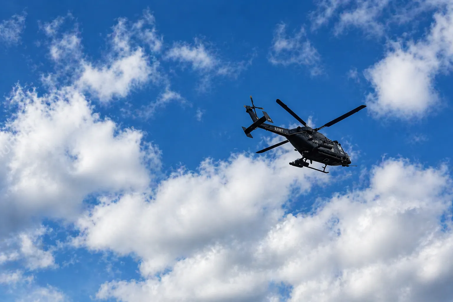 Ελικόπτερο ΑΒ-205 Πολεμικής Αεροπορίας αναγκαστική προσγείωση Κρήτη