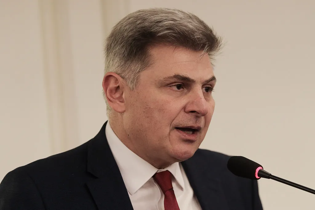 Νικόλας Φαραντούρης ανακοίνωση συμπόρευση ΠΑΣΟΚ Ανδρουλάκης