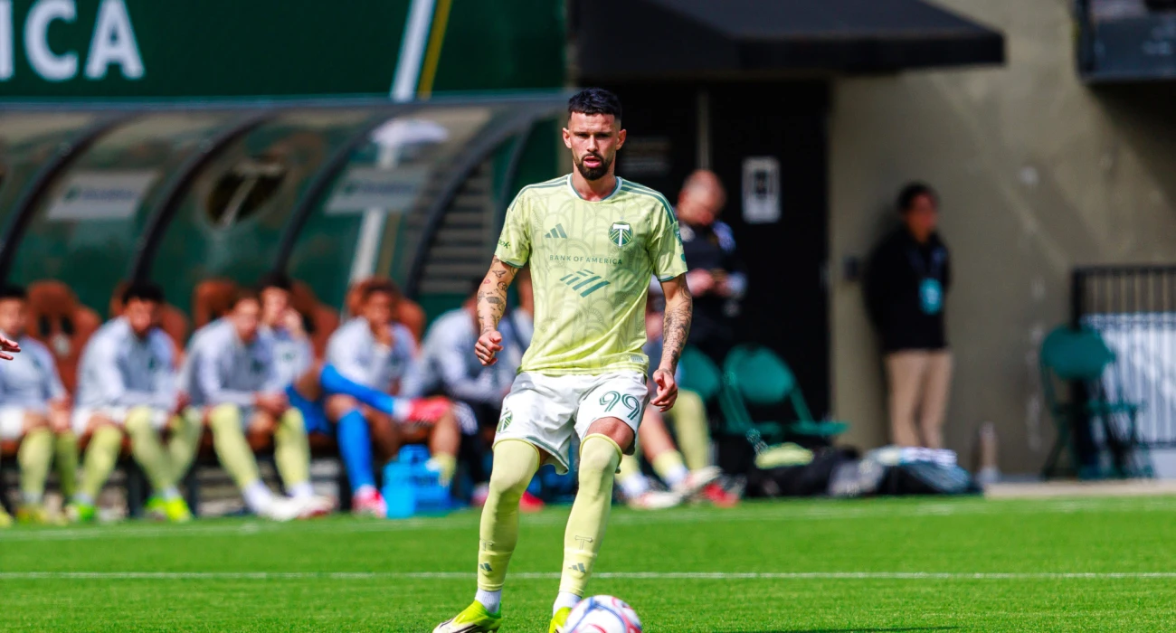 Κρίστοφερ Βέλντε πανηγυρίζει στο δέντρο Τίμπερς