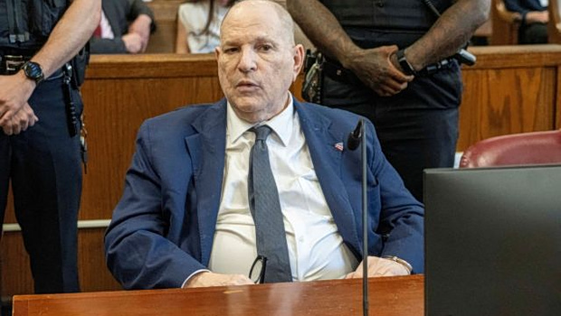 Χάρβεϊ Γουάινστιν στο δικαστήριο του Μανχάταν με αναπηρικό αμαξίδιο