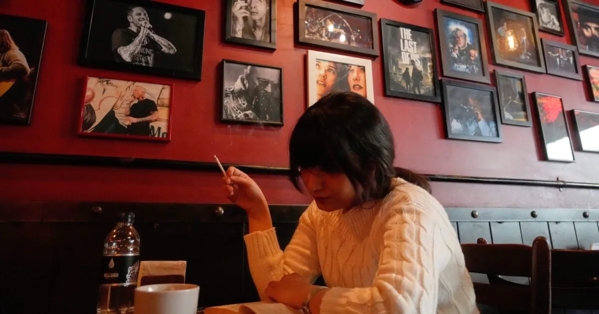 Γυναίκες χωρίς μαντίλα στους δρόμους της Τεχεράνης