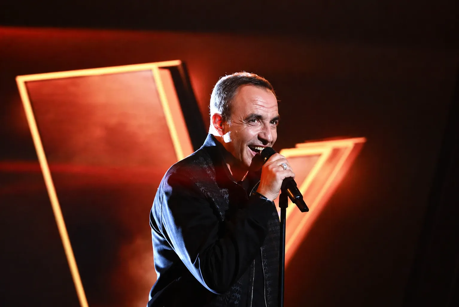 Νίκος Αλιάγας σκηνή Voice France Μέτοικος