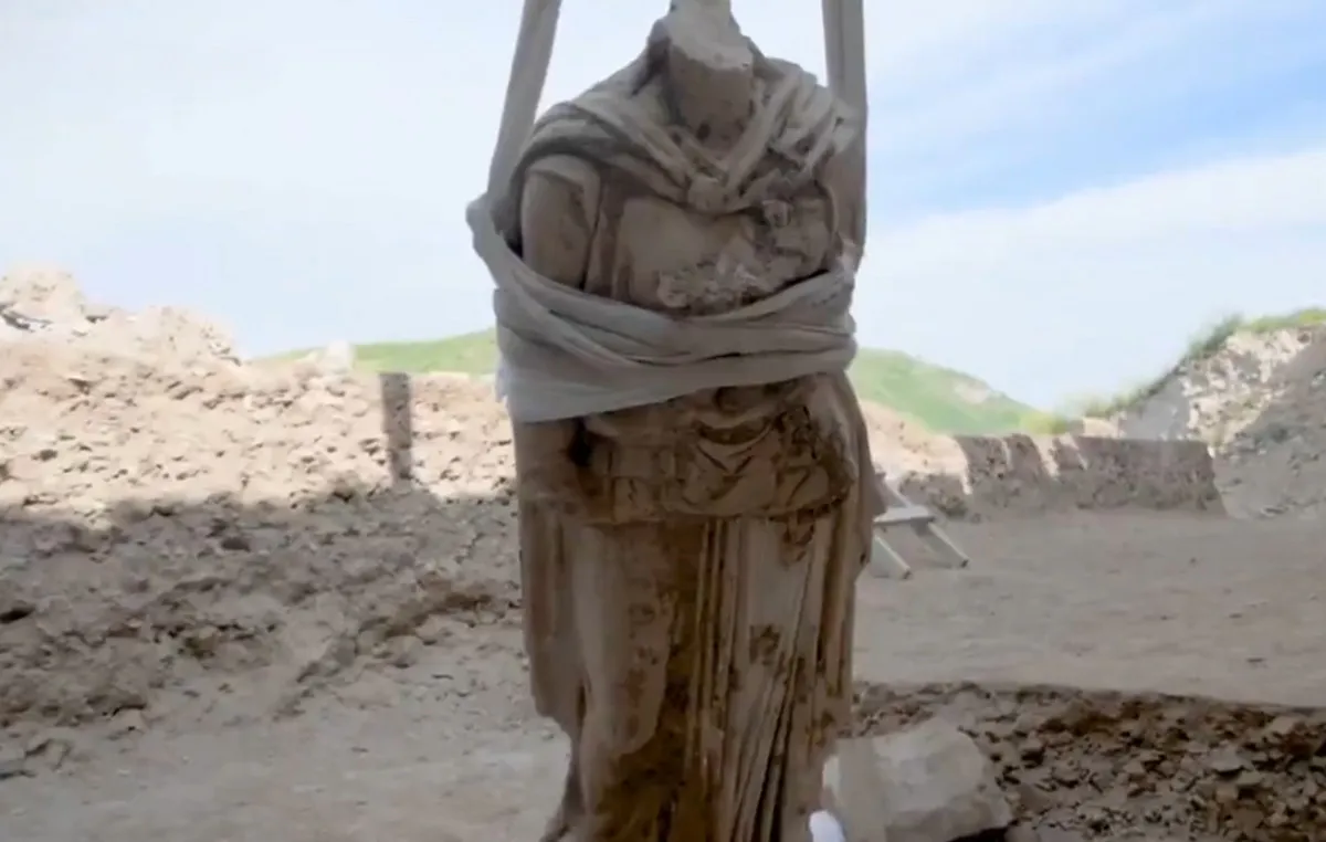 Άγαλμα θεάς Αθηνάς λευκό μάρμαρο αρχαία Λαοδικεία Τουρκία