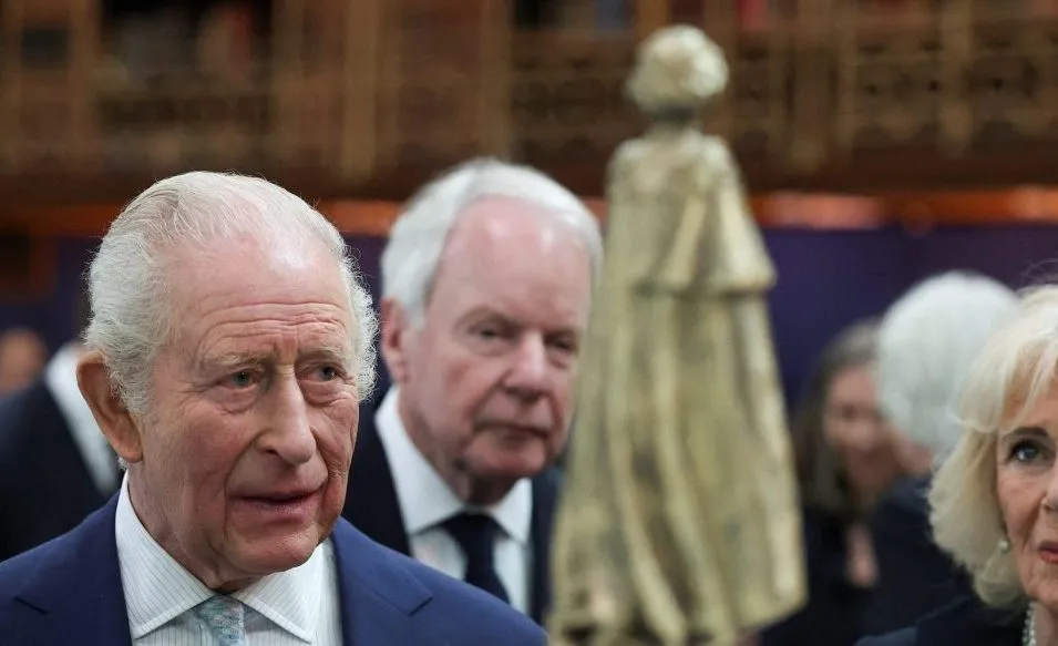 Βασιλιάς Κάρολος μνημείο Ελισάβετ Λονδίνο