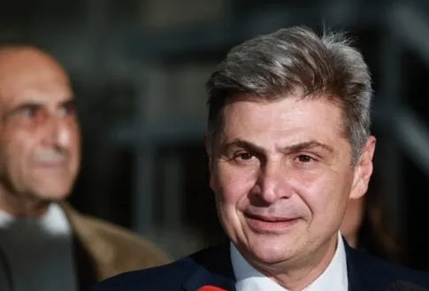 Νικόλας Φαραντούρης ανακοίνωση συμπόρευση ΠΑΣΟΚ Ανδρουλάκης