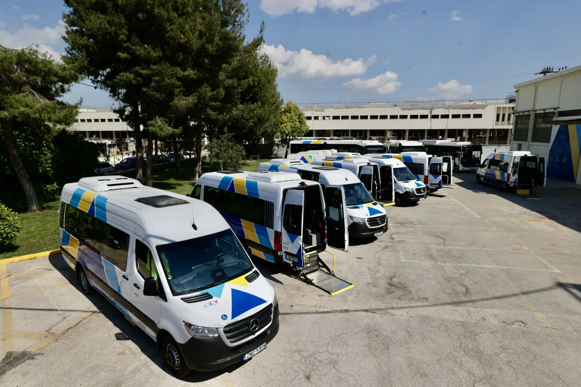 Νέα οχήματα ΟΣΥ για άτομα με αναπηρία Αττική