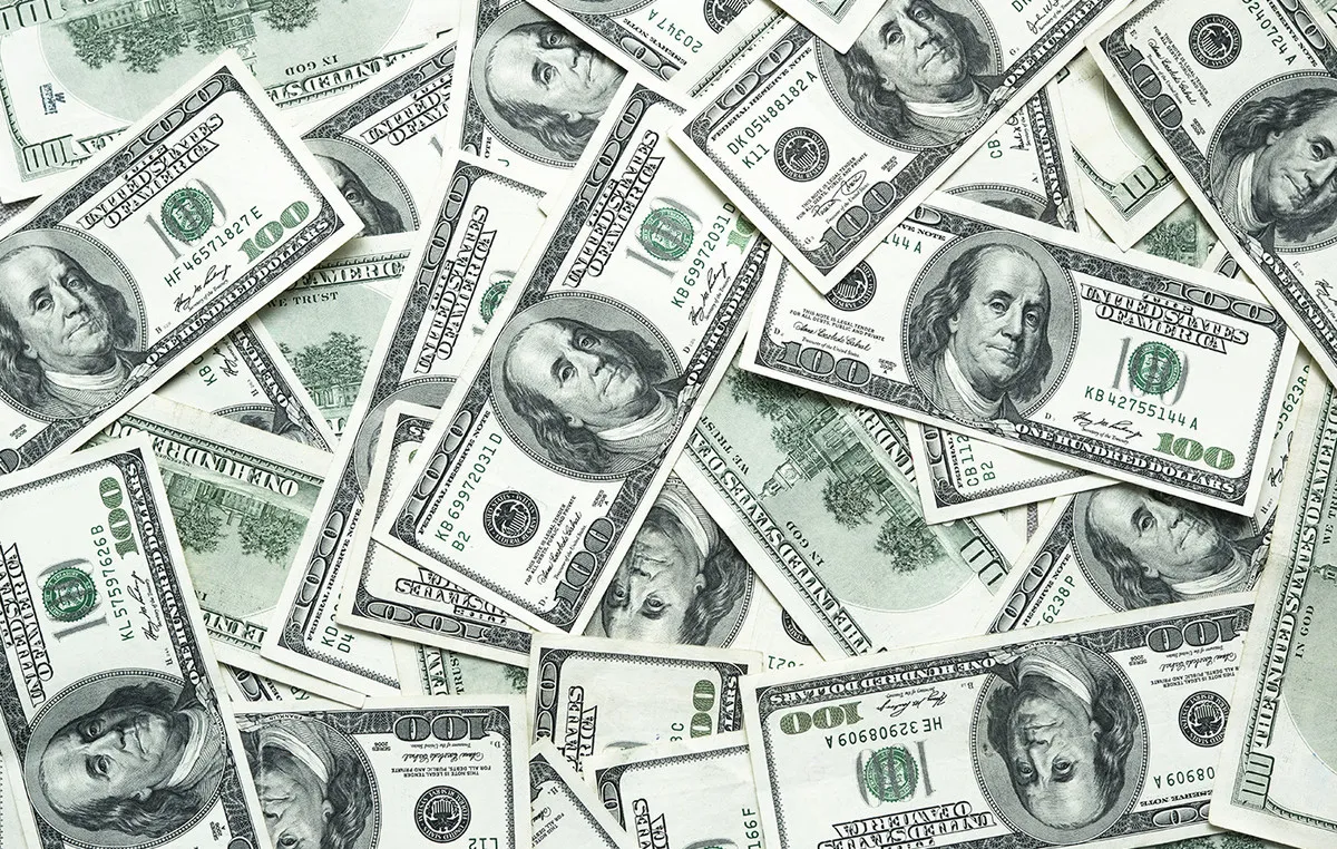 Αμερικανικά δολάρια και σημαία Ιράκ