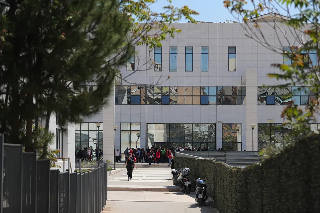 Πρωτοδικείο Αθηνών οδός Λουκάρεως ένοπλη επίθεση