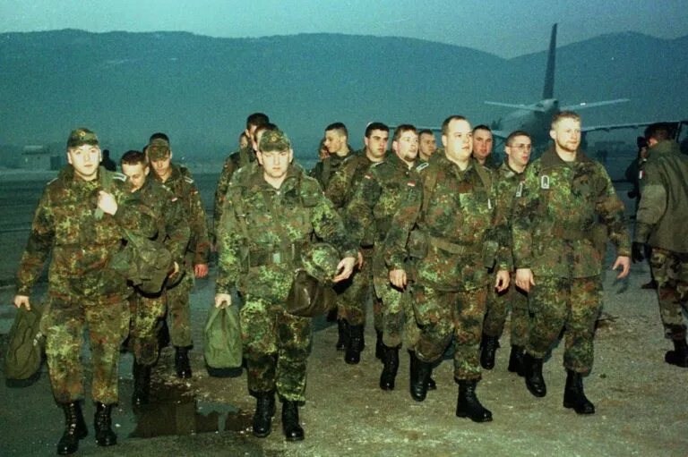 Γερμανοί στρατιώτες σε στρατιωτική άσκηση