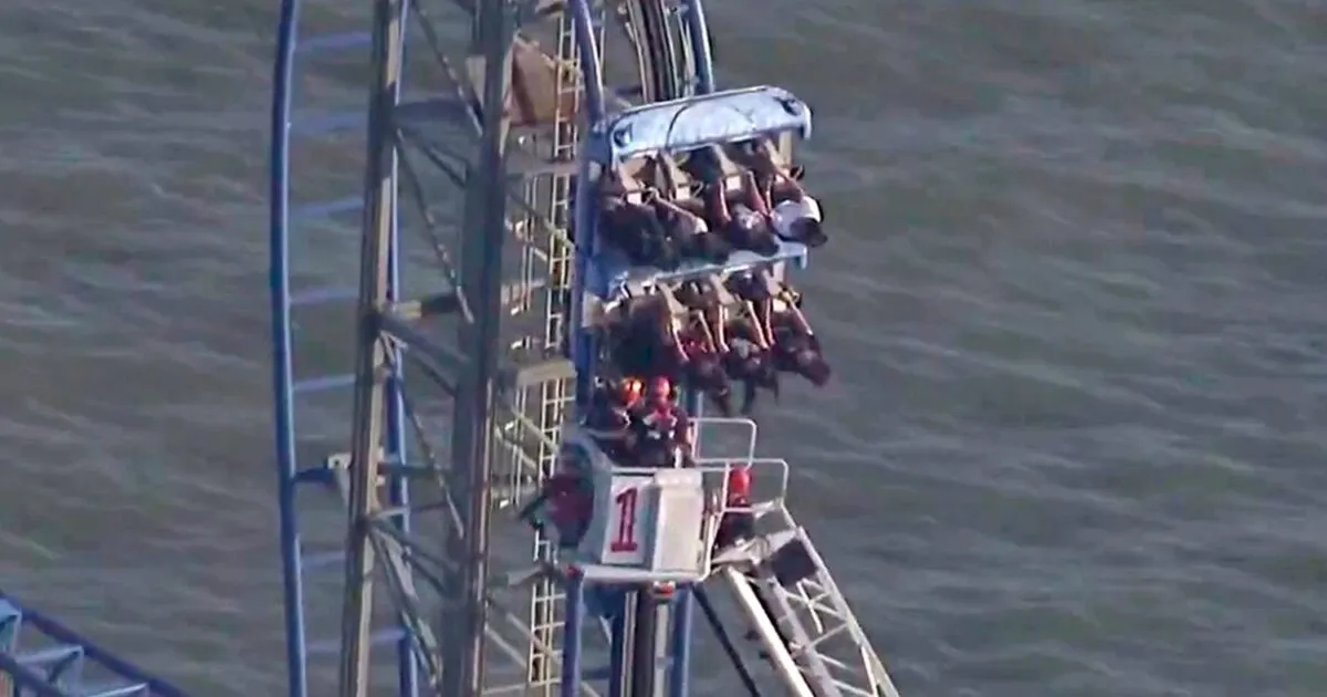 Roller coaster Iron Shark εγκλωβισμένοι Γκάλβεστον Τέξας
