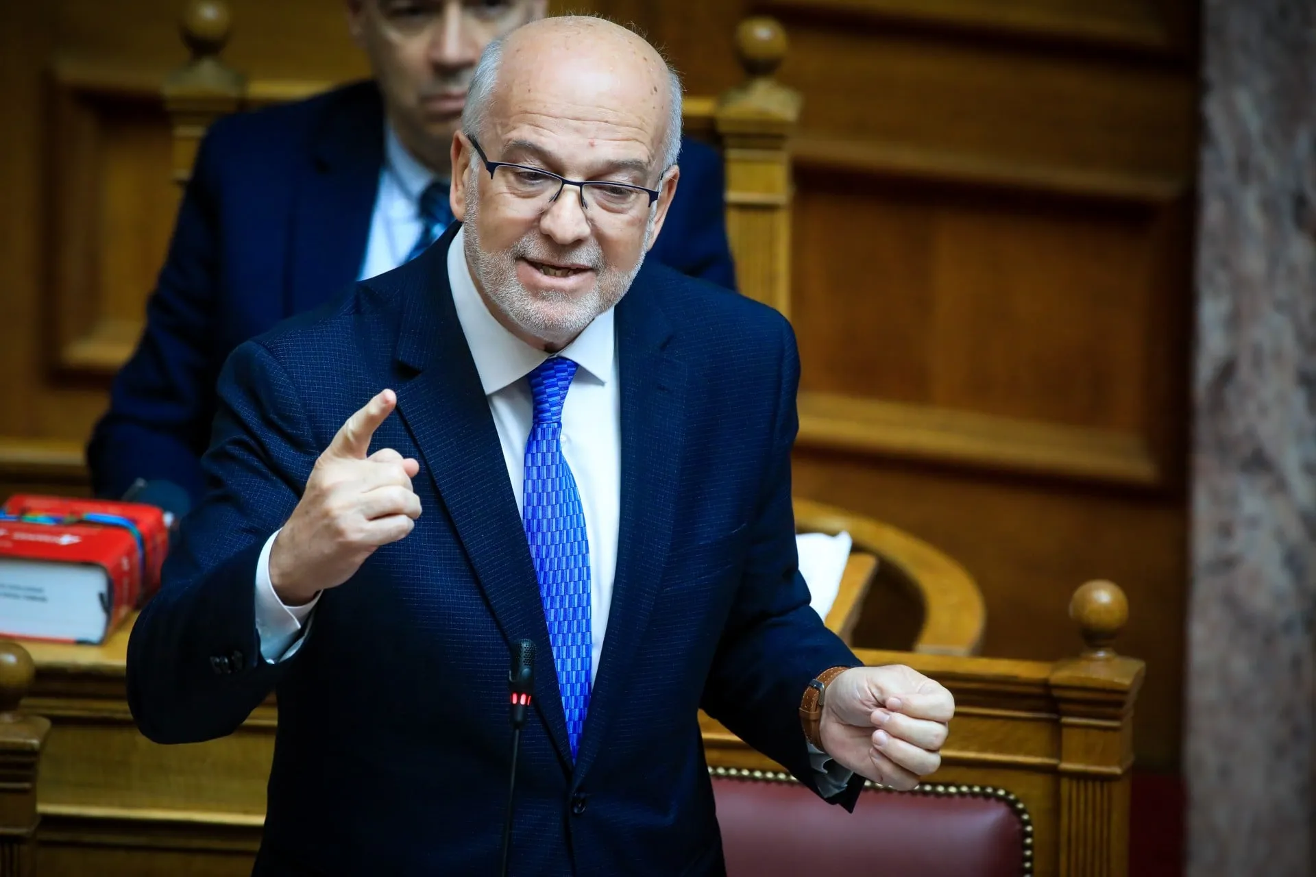 Ο υπουργός Δικαιοσύνης Φλωρίδης στη Βουλή