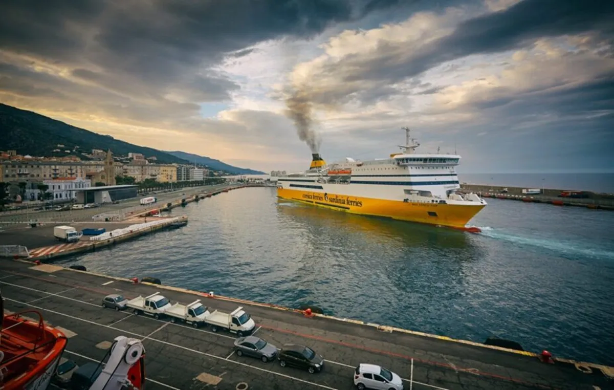 Πλοίο προσκρούει στο μόλο λιμανιού Ζακύνθου