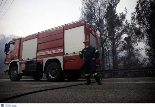Πυρκαγιά στον Ασπρόπυργο κοντά στην Αττική Οδό