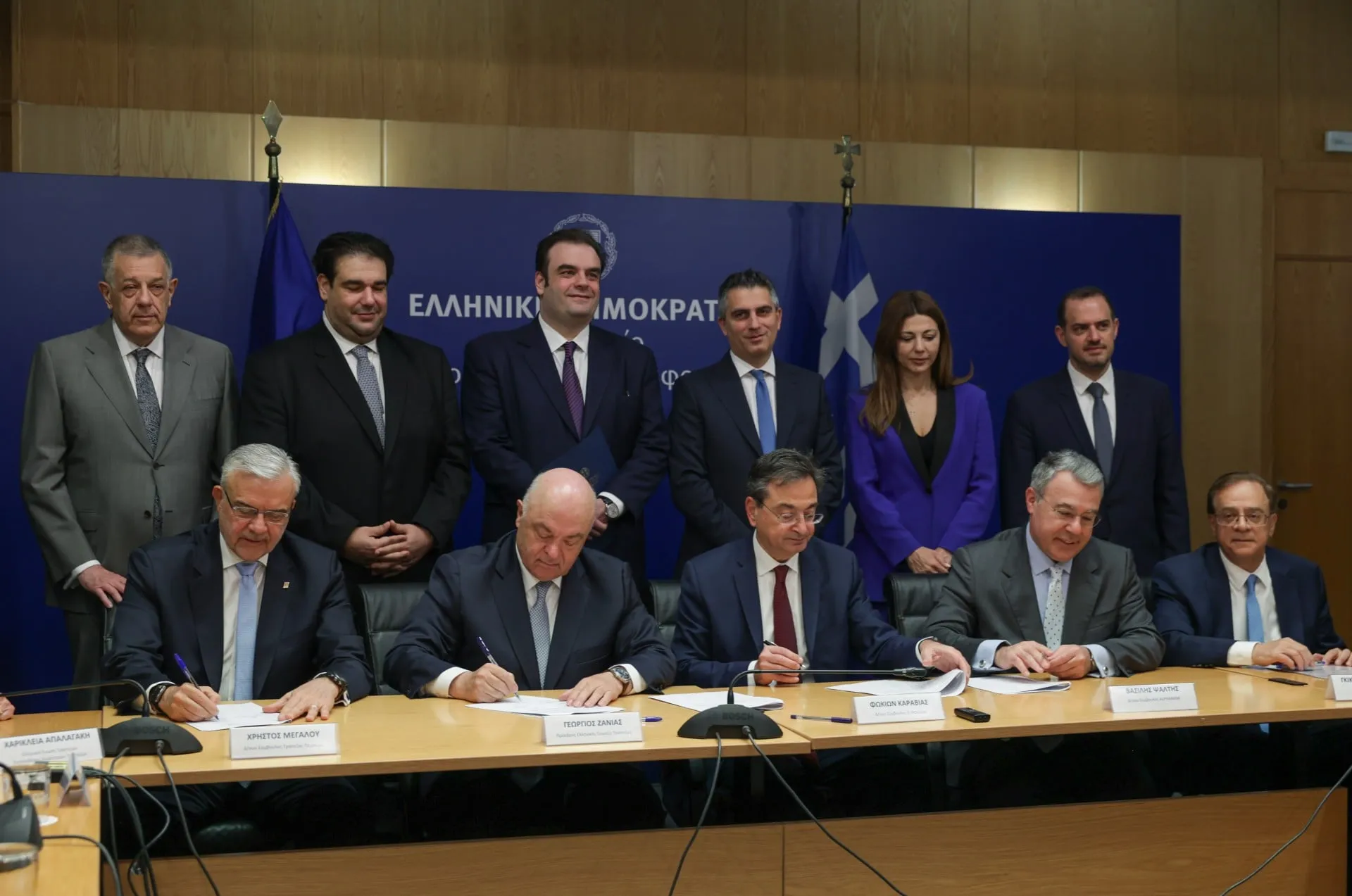 Υπογραφή σύμβασης ανακαίνισης σχολείων από τις τέσσερις τράπεζες