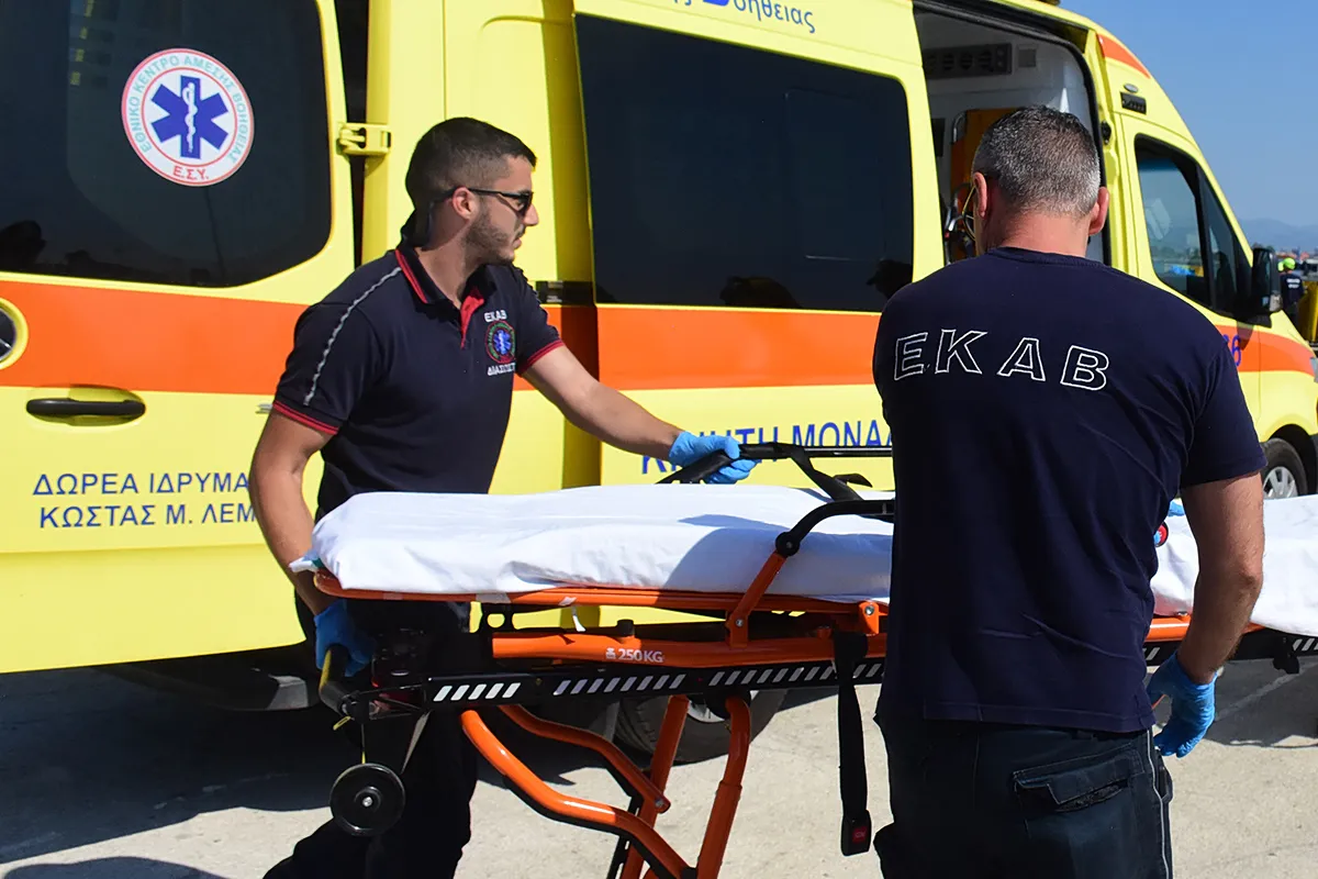 νοσηλευτές διασώστες ΕΣΥ ΕΚΑΒ ασθενοφόρο βαρέα επαγγέλματα
