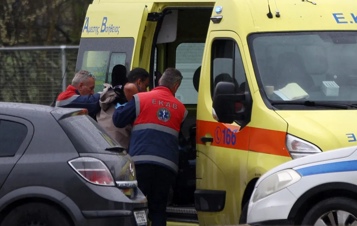 νοσηλευτές διασώστες ΕΣΥ ΕΚΑΒ ασθενοφόρο βαρέα επαγγέλματα