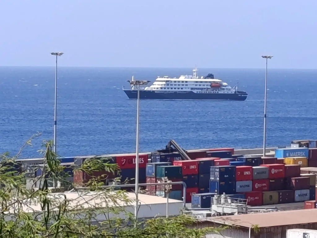 αεροπλάνο Airlink Νότια Αφρική χανταϊό έρευνα ΠΟΥ
