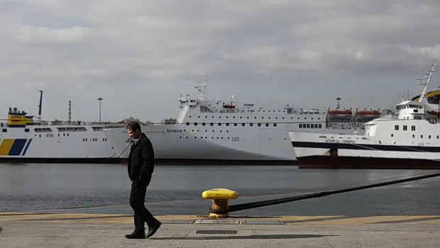 Αυτοκίνητο έπεσε θάλασσα λιμάνι Πειραιά διάσωση Λιμενικό