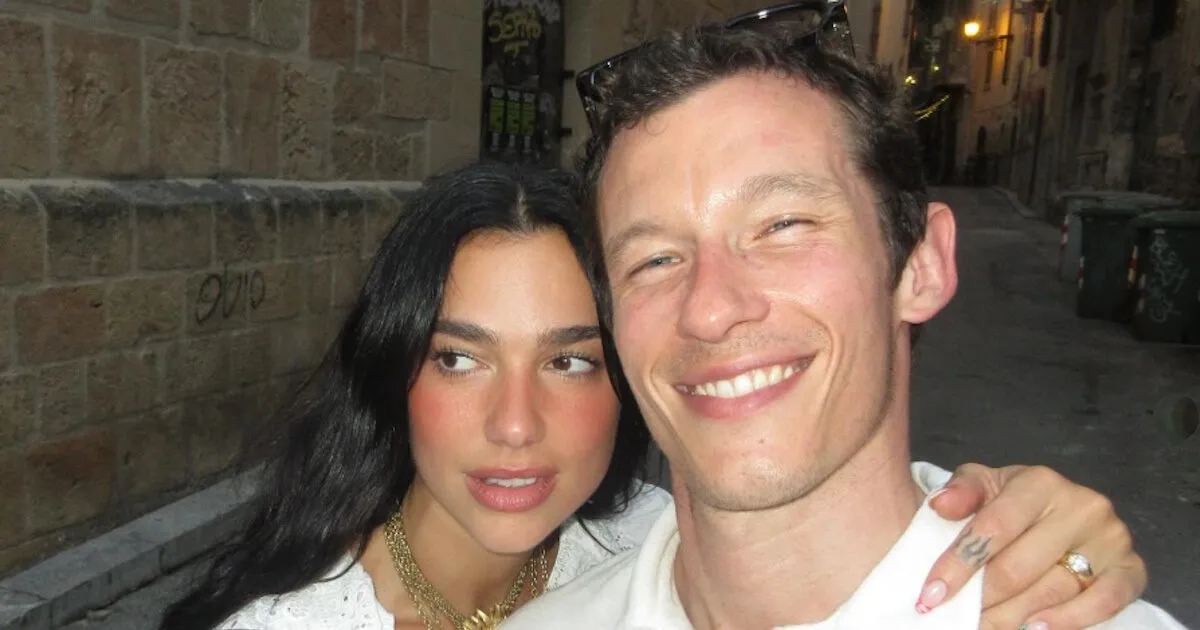 Dua Lipa και Callum Turner έξω από δημαρχείο Λονδίνου