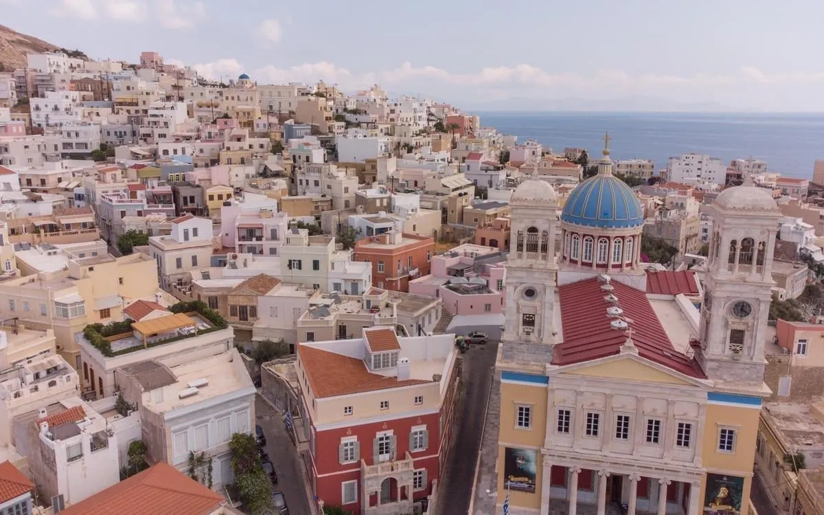 Ερμούπολη Σύρος τουρισμός Κυκλάδες καλοκαίρι