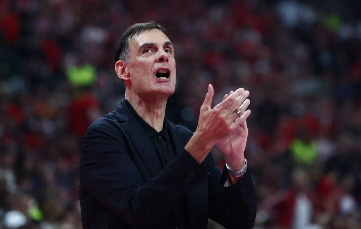Μπαρτζώκας Παπανικολάου Ολυμπιακός Euroleague τρόπαιο
