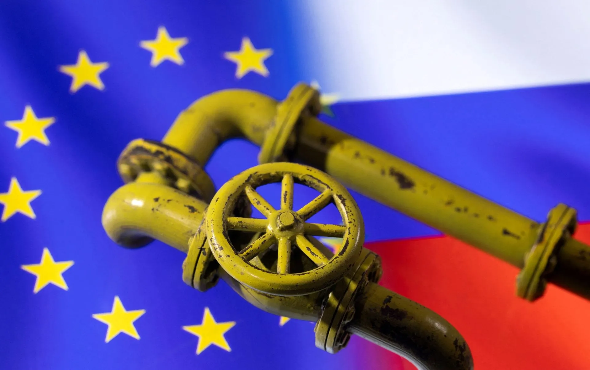 Τάνκερ LNG στη θάλασσα με σημαία Ρωσίας
