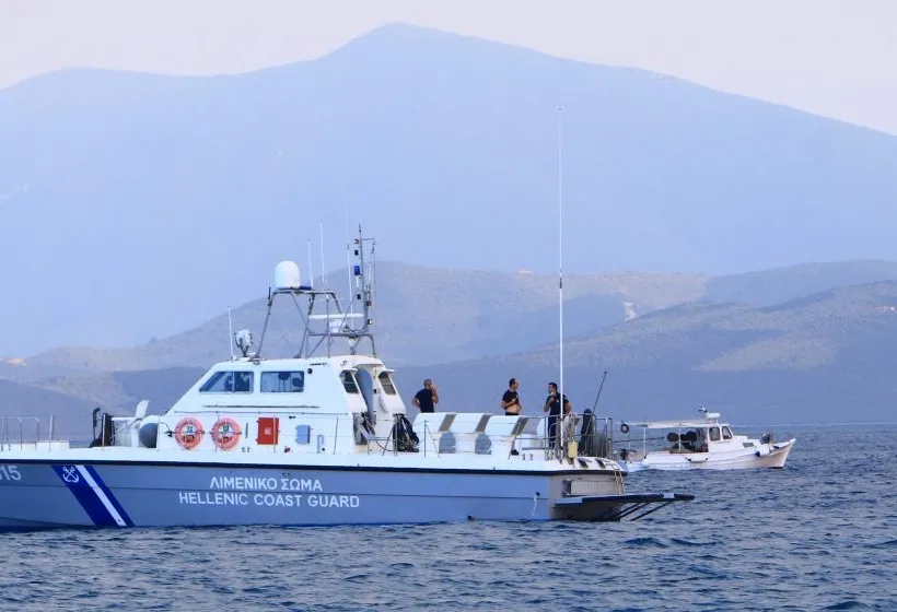 Λιμενικό σκάφος διάσωσης στα Καμένα Βούρλα
