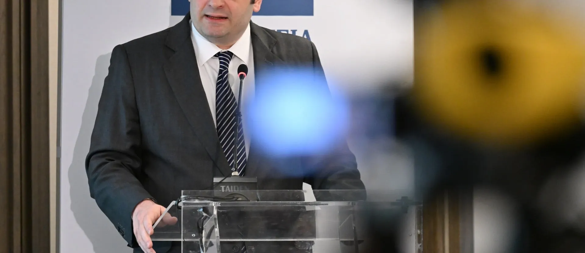 Υπουργός Πιερρακάκης ανακοινώνει οικονομικά μέτρα στήριξης