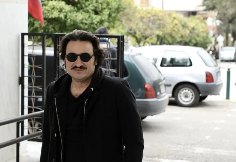 Ο ηθοποιός Βασίλης Χαραλαμπόπουλος αποχαιρετά τον πατέρα του