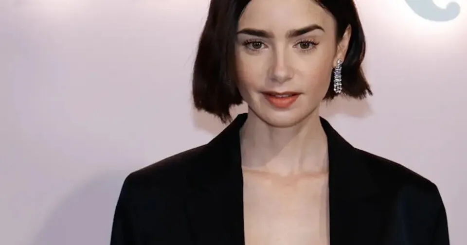 Η Λίλι Κόλινς γυρίζει σκηνές της σειράς Emily in Paris στη Μύκονο