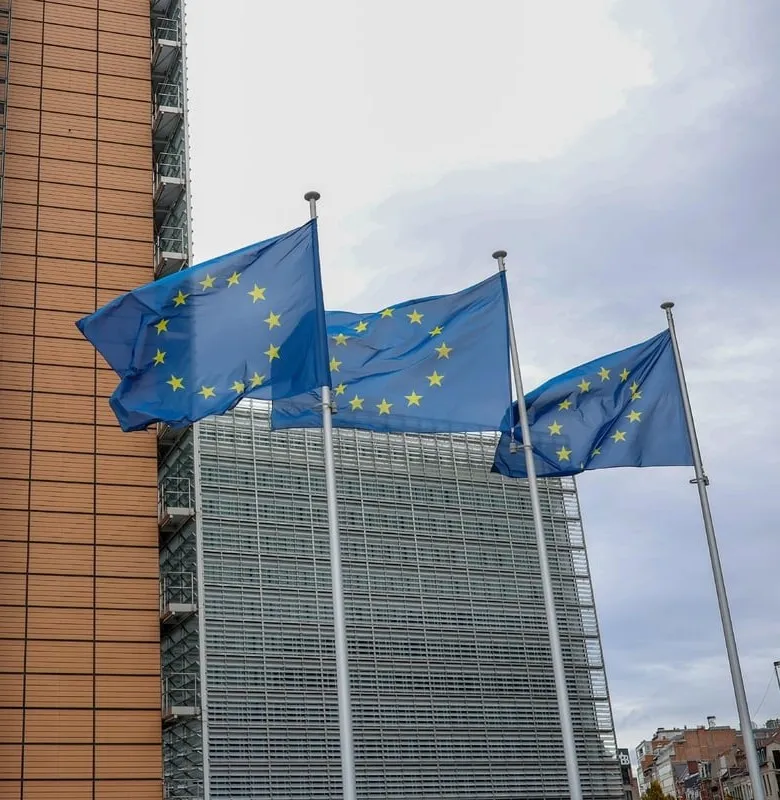 Δασμοί 25% Τραμπ ΗΠΑ ΕΕ αυτοκίνητα εμπόριο
