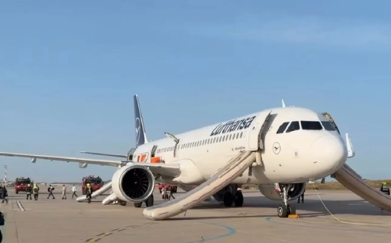 Αεροσκάφος Lufthansa προσγειώνεται στο αεροδρόμιο Αθηνών