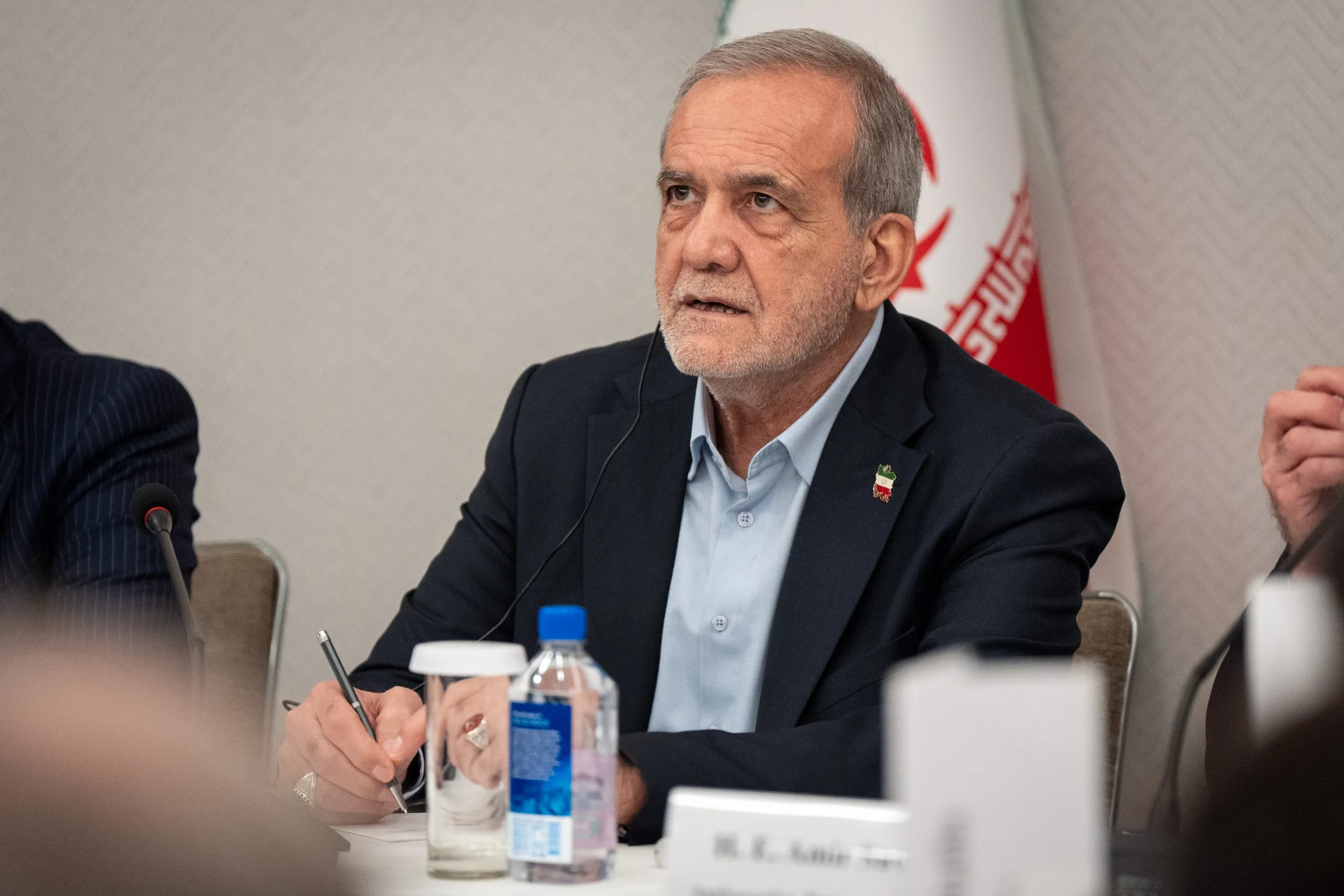 Ιρανός πρόεδρος Πεζεσκιάν δηλώσεις για Χαμενεΐ