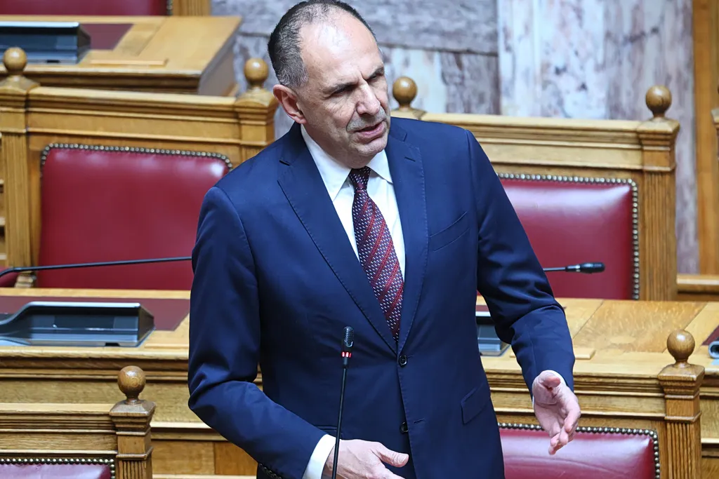 Ο Γεραπετρίτης μιλά στη Βουλή για Γαλάζια Πατρίδα