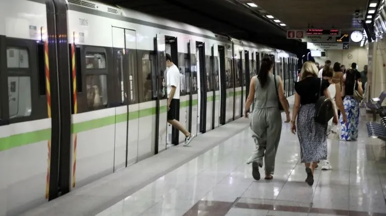 έλεγχος εισιτηρίων μετρό Αθήνα ΜΜΜ