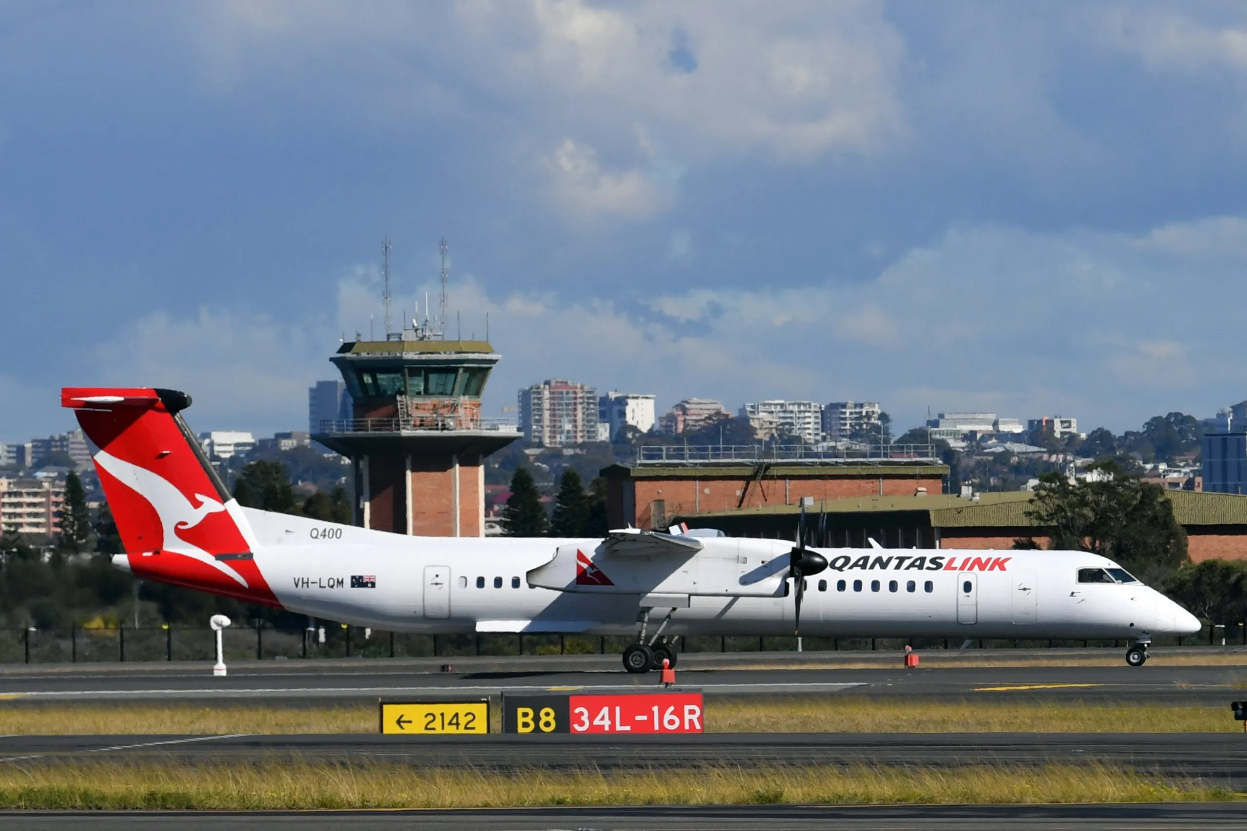 Αεροσκάφος Qantas στον αέρα πάνω από τον ωκεανό