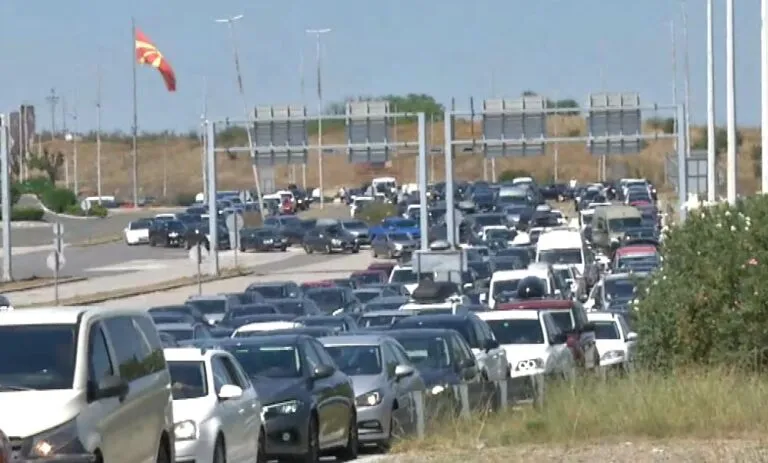 ουρές οχημάτων τελωνείο Ευζώνων σύνορα Ελλάδας