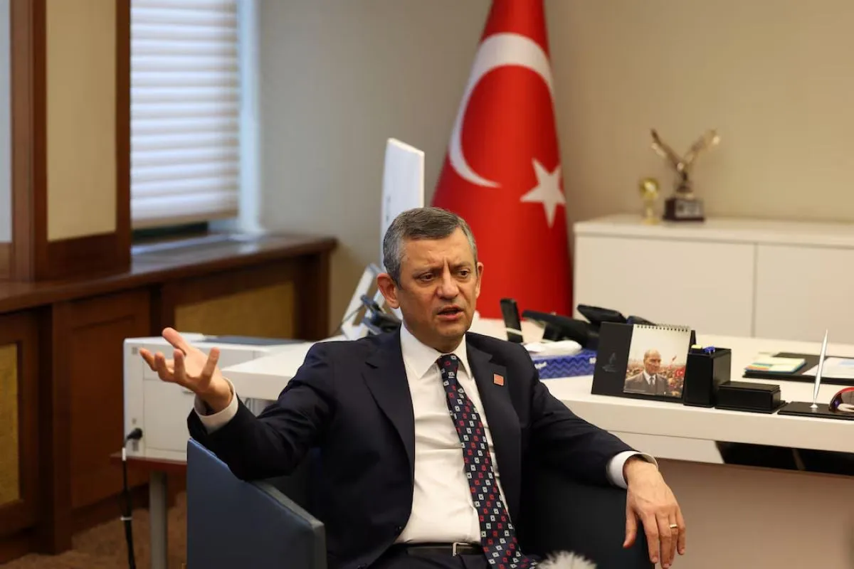 Οζγκιούρ Οζέλ CHP άρθρο Newsweek κρίση Τουρκίας
