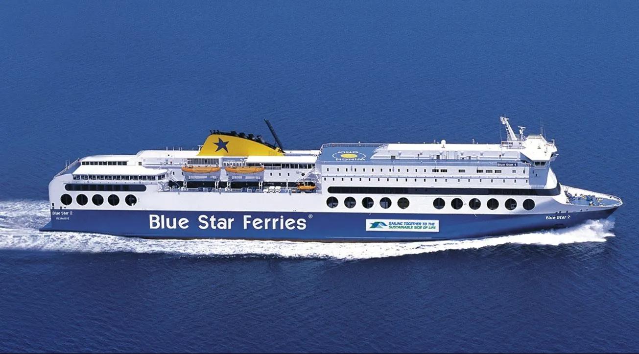 Πλοίο Blue Star 2 στο λιμάνι του Λαυρίου