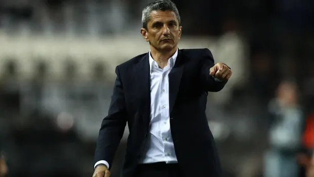 Ο Ραζβάν Λουτσέσκου στον πάγκο του ΠΑΟΚ