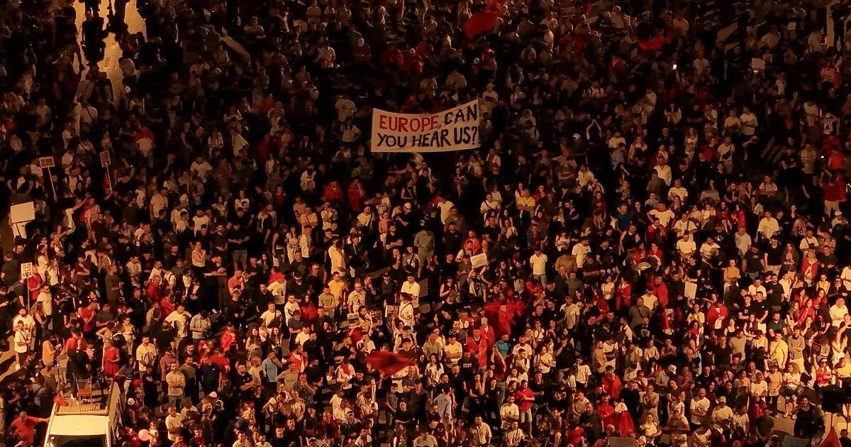 Διαδηλωτές Αλβανία θέρετρο Κούσνερ Τίρανα διαμαρτυρία