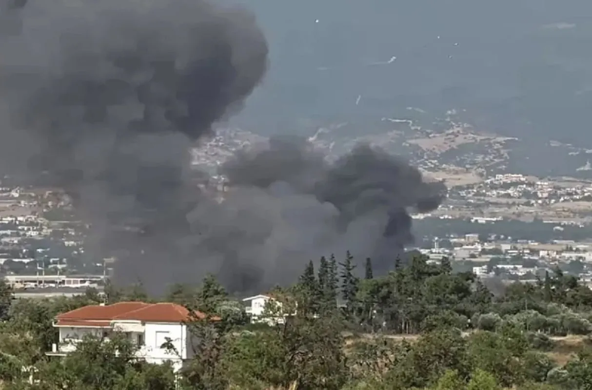 φωτιά Τσαΐρια Περαία Θεσσαλονίκη καπνός πυροσβέστες