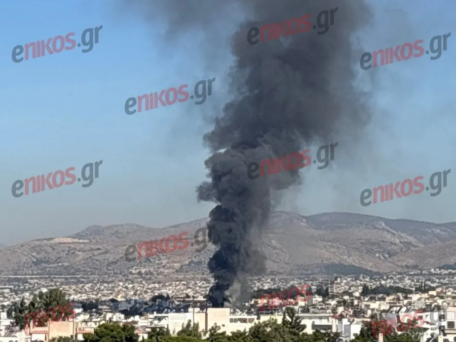 Φωτιά σε κατάστημα ανταλλακτικών αυτοκινήτων στο Μενίδι