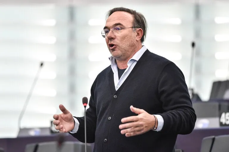 Πέτρος Κόκκαλης παραίτηση κόμμα Κόσμος Πράσινη Συμφωνία