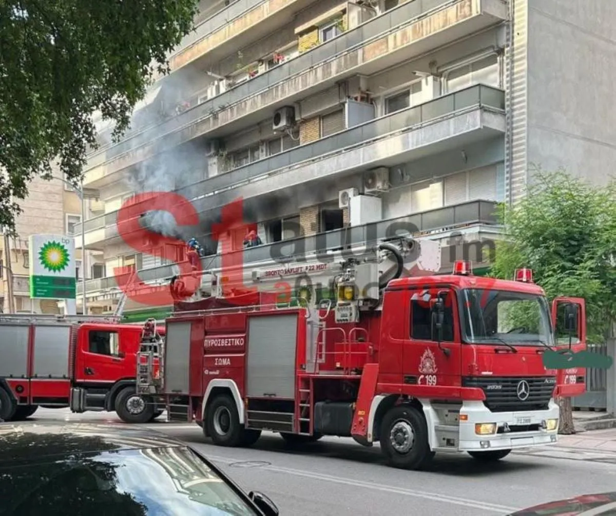 Πυροσβέστες επιχειρούν σε διαμέρισμα Θεσσαλονίκη Λεωφόρος Στρατού