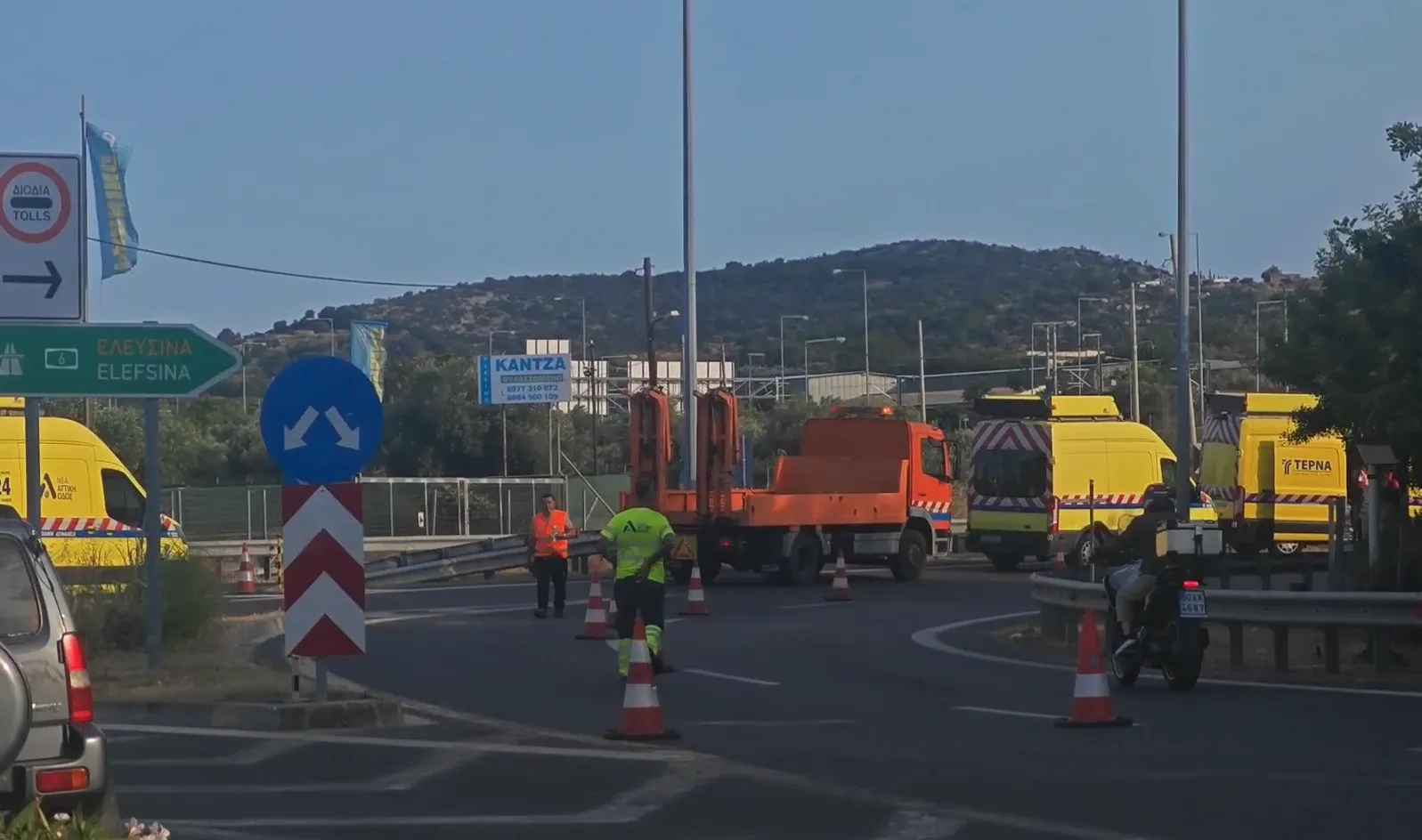 ανατραπμένο φορτηγό Αττική Οδός κόμβος Παιανίας μπάζα