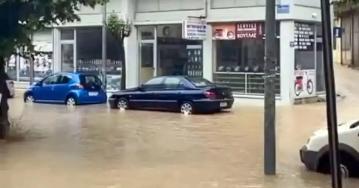 Πλημμυρισμένοι δρόμοι στα Ιωάννινα μετά από βροχόπτωση
